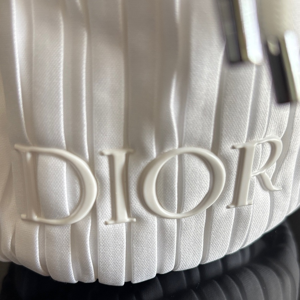 ⚜️Dior Beauty Pleated White Mini Pouch GWP ⚜️ - Picture 7 of 8